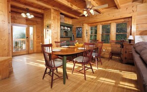 Dining - Gigi's Getaway - Seasonal Mountain View & Hot Tub! (Gatlinburg)