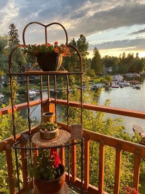 Single Room, 1 King Bed | Balcony - Inn on Bigfork Bay Geronimo (Bigfork)