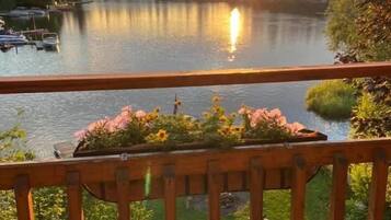 Single Room, 1 King Bed | Balcony