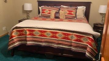 Single Room, 1 King Bed | 1 bedroom, free WiFi, bed sheets