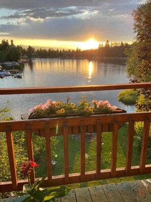 Single Room, 1 Queen Bed | Balcony