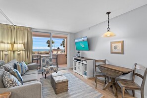 Smart TV - NEWLY RENOVATED BEACH FRONT! 1 FREE BEACH CHAIR SET UP DAILY! (Destin)