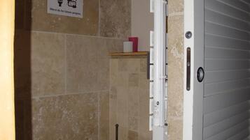 Douche, papier toilette