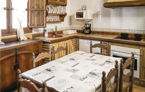 Frigorífico, horno, placa de cocina y lavavajillas