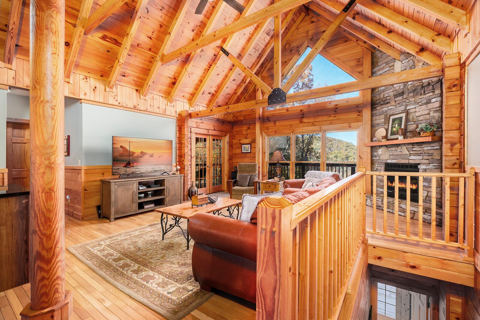 TV, peis, videospill og kontorer