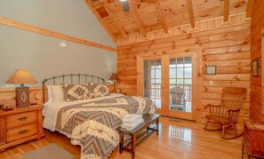 3 bedrooms, desk, free WiFi, bed sheets