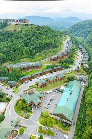 Exterior - Grand Two Bedroom Condo, Smoky Mountain Resort, TN (2192145) (Gatlinburg)