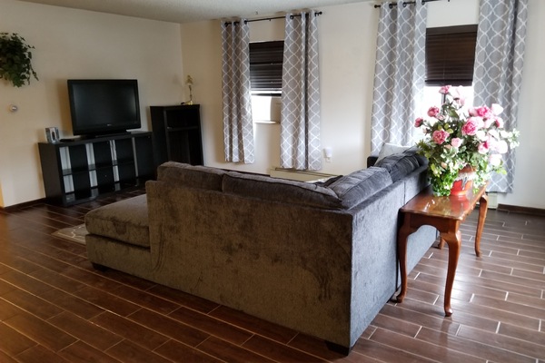 Smart TV, fireplace, stereo