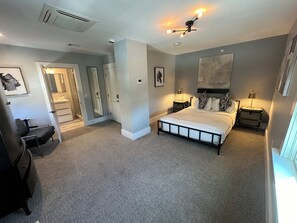 7 bedrooms, iron/ironing board, travel cot, free WiFi