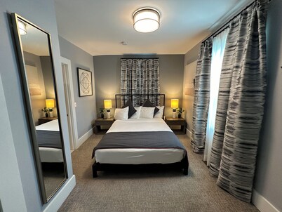 Entire Modern 7 Unit 7 Bath Boutique Inn on historic Pelham St. in downtown Newport