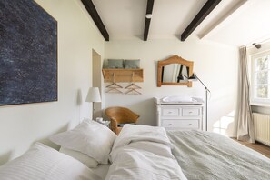 13 Schlafzimmer, Schreibtisch, kostenloses WLAN