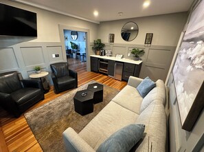 TV - Cheerful 1 Bed/ 1 Bath/ Dog friendly in the heart of Newport (Newport)