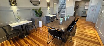 Cheerful 1 Bed/ 1 Bath/ Dog friendly in the heart of Newport