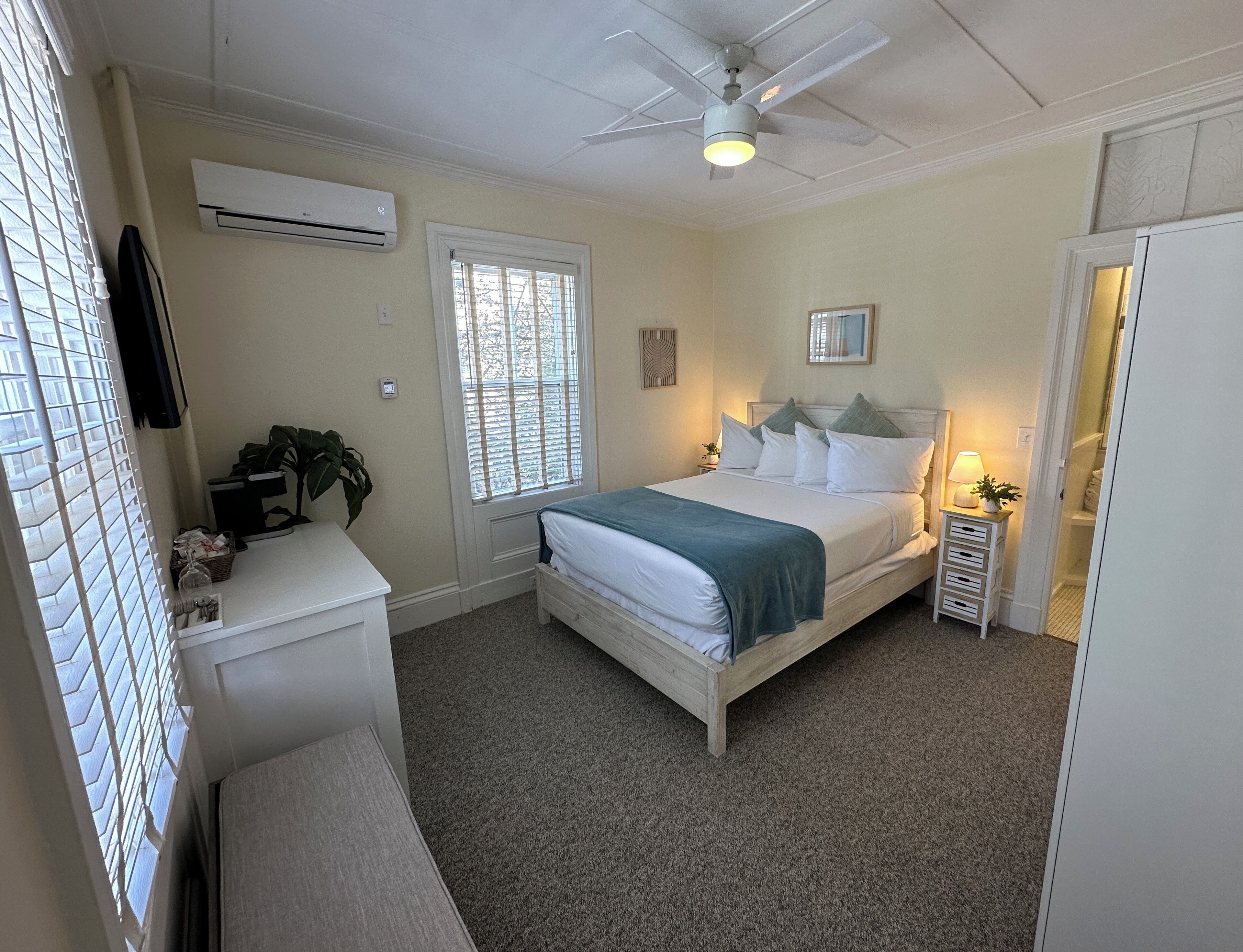 ENJOY this charming one bedroom apartment with a full bathroom in downtown Newport