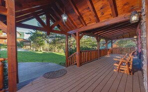 Terrace/patio - Owlpine Lodge - Grill, Hot Tub & Mountain View (Sevierville)