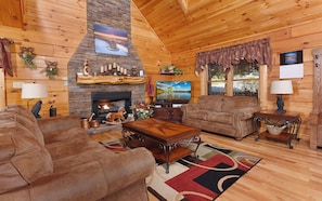 TV, fireplace, video games, stereo - Owlpine Lodge - Grill, Hot Tub & Mountain View (Sevierville)