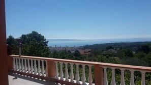 Property grounds - Holiday apartment with sea view (Rab)