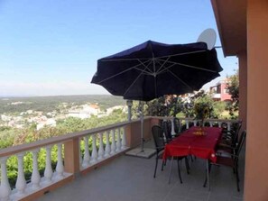 屋外ダイニングエリア