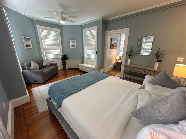 1 bedroom, iron/ironing board, free WiFi, bed sheets - Spacious Suite 1 Bed/ 1 Bath/ 2 Pullout Sofas/ Dog Friendly (Sleeps 5) on Historic Spring St. (Newport)