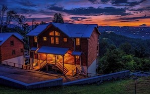 Exterior - Theater, Games & Views! - Bigger Bear Views Lodge (Gatlinburg)