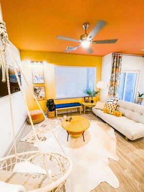 TV - Multi-Family Golf Course Townhome Lake Travis Sleeps 14-16 (Point Venture)