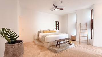 Habitación de lujo, 1 cama King size, baño privado | Ropa de cama de alta calidad y caja de seguridad en la habitación