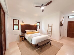 Habitación Deluxe, 1 cama Queen size, baño privado | Ropa de cama de alta calidad y caja de seguridad en la habitación 