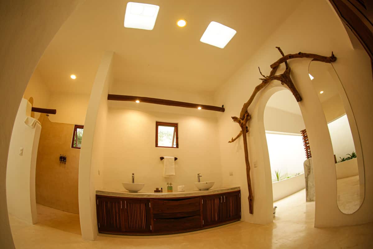 premium suite | bathroom | shower, rainfall showerhead, free toiletries, towels