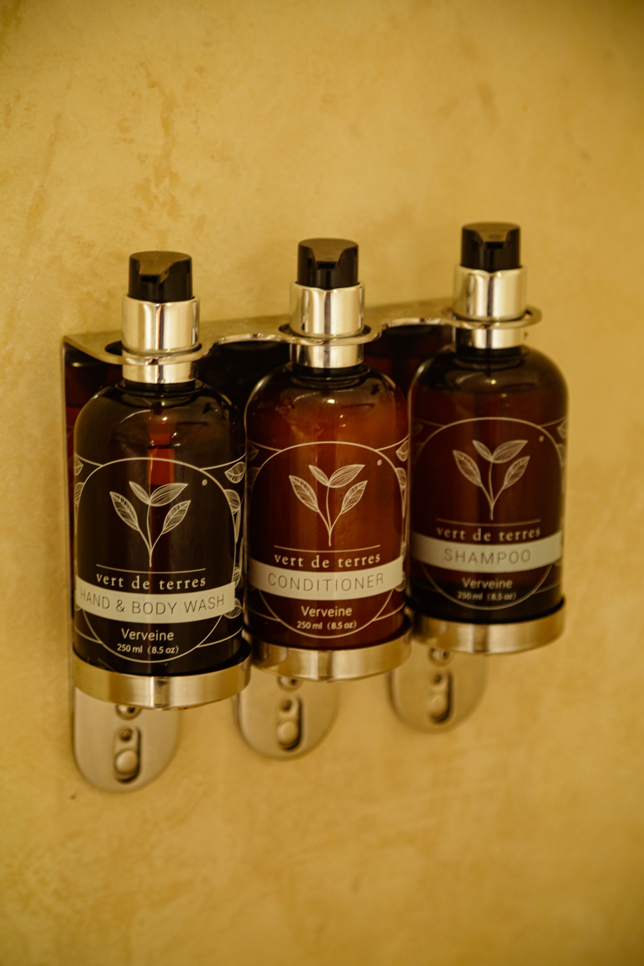 shower, rainfall showerhead, free toiletries, towels