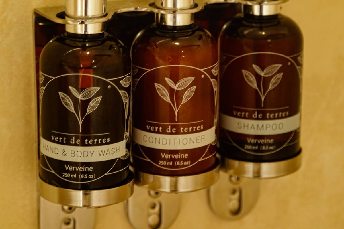 shower, rainfall showerhead, free toiletries, towels