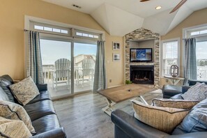 Télévision, cheminée, lecteur de DVD