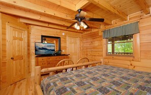 2 bedrooms, WiFi, bed sheets - Smoky Heights - Mountain Views, Pool Table, Wi-Fi (Sevierville)