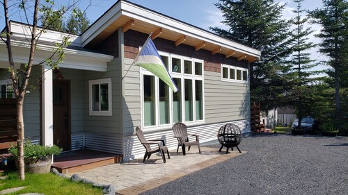 Entire House Tiny Home: close to cruise ship terminal and downtown Seward