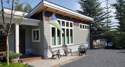 Entire House Tiny Home: close to cruise ship terminal and downtown Seward