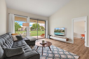 Smart TV, books, stereo - Welcome to the Grand Bahama. An updated condo in South PS with Mountain Views.   (Palm Springs)