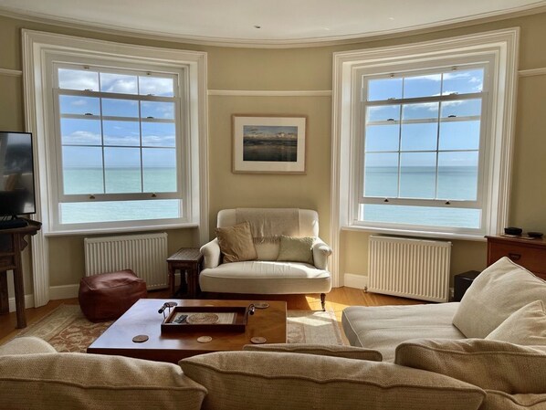 Smart TV - Delightful apartment with sea views on the Seafront of Deal (Deal)