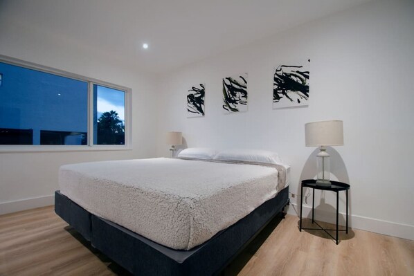 2 bedrooms, desk, iron/ironing board, free WiFi