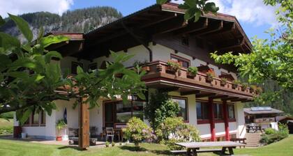 Apartment 1 - for up to 10 people - near the Krimmler waterfalls