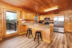 ثلاجة، ميكروويف، فرن، موقد طهي مسطح