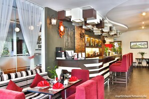 Bar (on property) - King Grand Suites Boutique Hotel II (Phnom Penh)