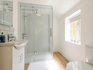 Articles de toilette gratuits, chaussons, serviettes fournies