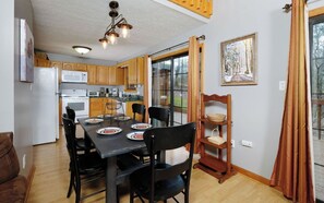 Dining - Sugar Hollow - Pet-friendly & Hot Tub (Gatlinburg)