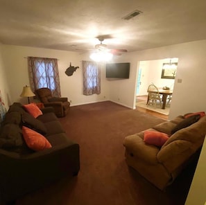 Smart TV, ping pong - Cozy trail house at the Hatfield McCoy Trails (Williamson)