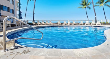 1 Bdrm Ocean & Pool view with Large Lanai & AC in the heart of Kailua Kona