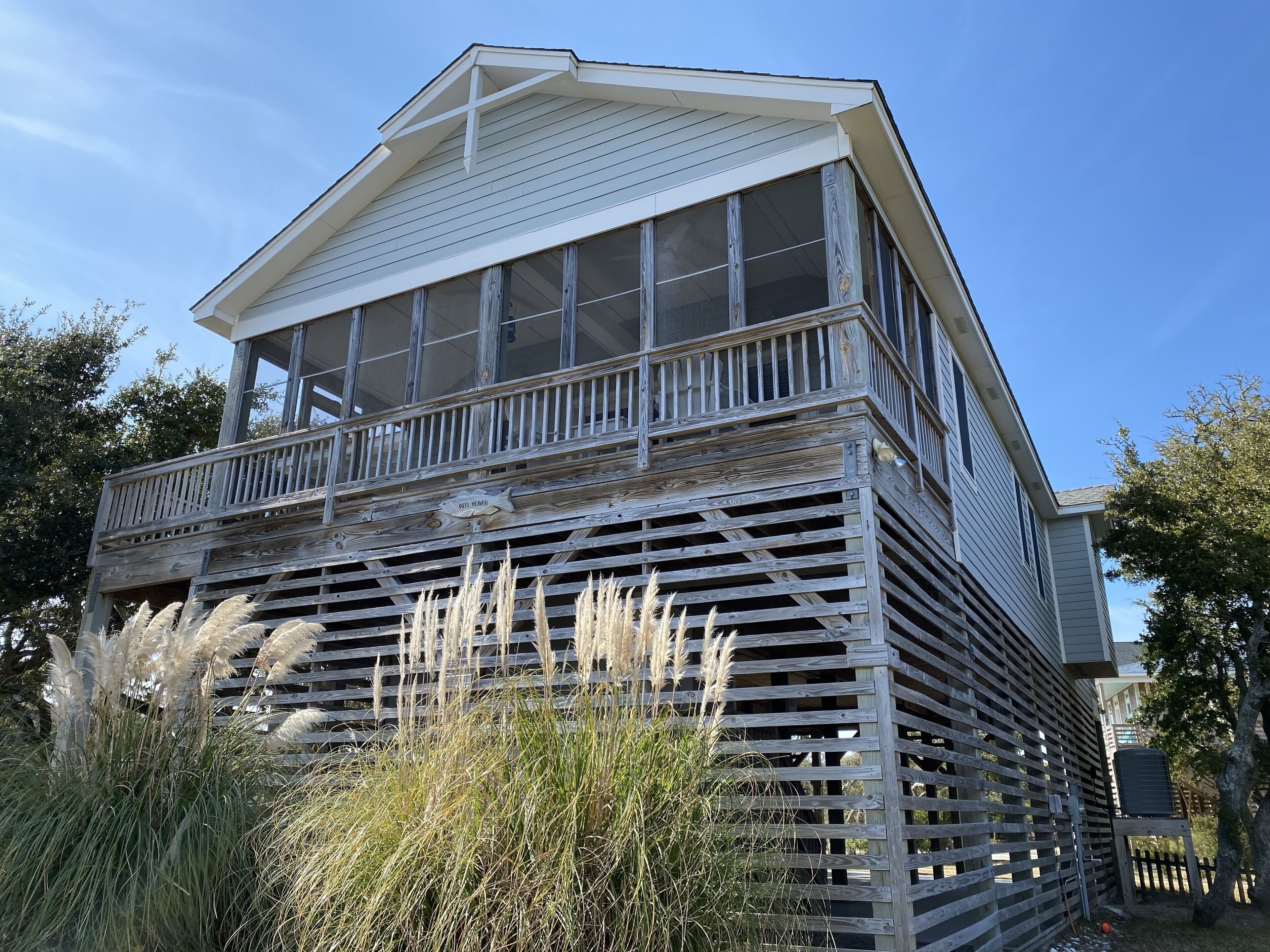 REEL HEAVEN …walk 2 BEACH! Fenced 4 dogs ❤️❤️. Our cottage is so great, we promise