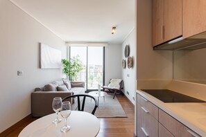 Appartamento Business | Cucina privata | Frigorifero, microonde, forno, piano cottura