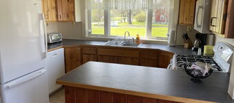 5 Bedroom Family House - Big yard