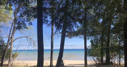 Omena-West Grand Traverse Bay-Sleeps 10 Great budget alquiler de ca���������������da amigable