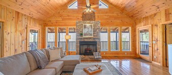 Spring Break / VIEWS / Hot Tub / Handicap/Wheelchair Accessible / King Beds