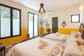 7 bedrooms, desk, iron/ironing board, travel crib
